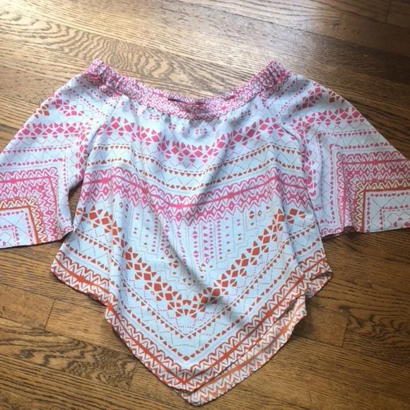 BCBGMaxzaria Flounce Top/ geometric print - Picture 3 of 6